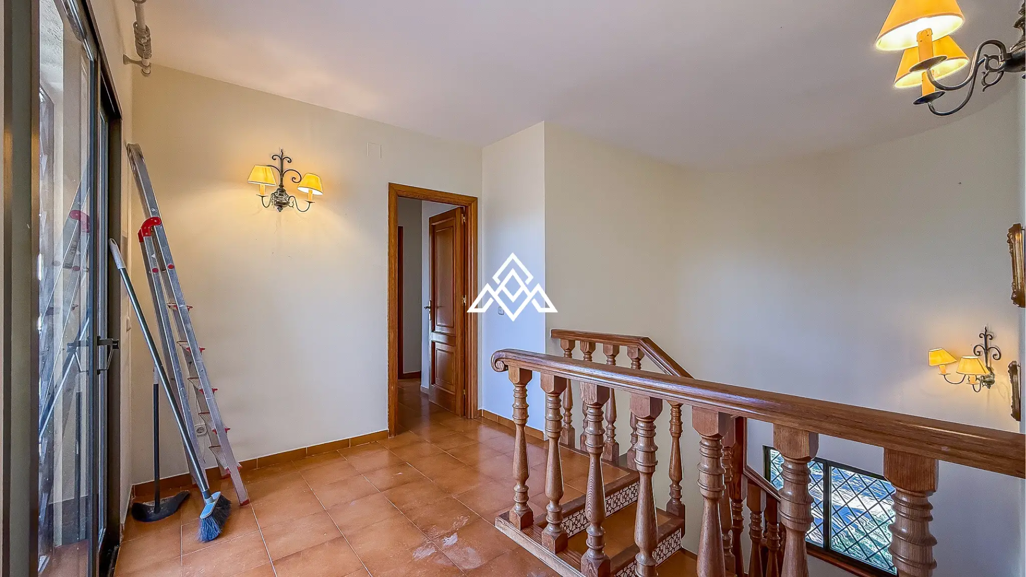 Valdeolletas villa for renovation with large plot and development potential in Marbella