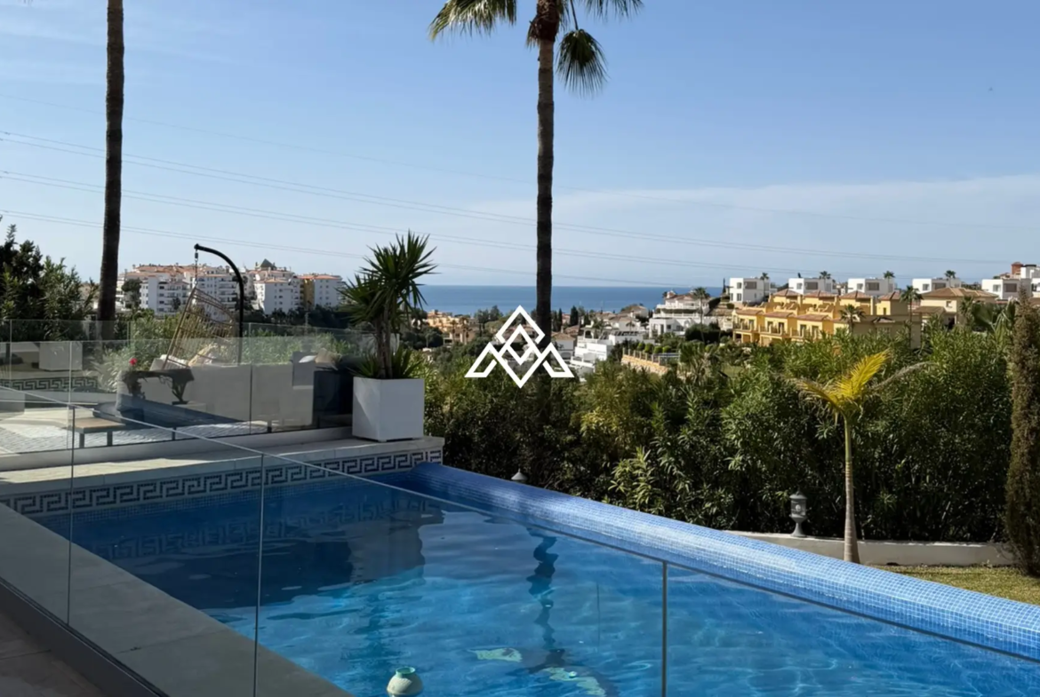 Riviera del Sol villa with private pool, sea views and modern renovated interior Costa del Sol
