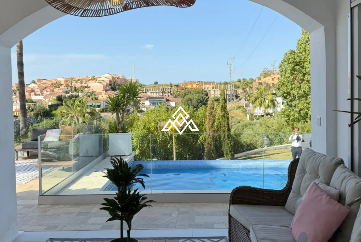 Riviera del Sol villa with private pool, sea views and modern renovated interior Costa del Sol