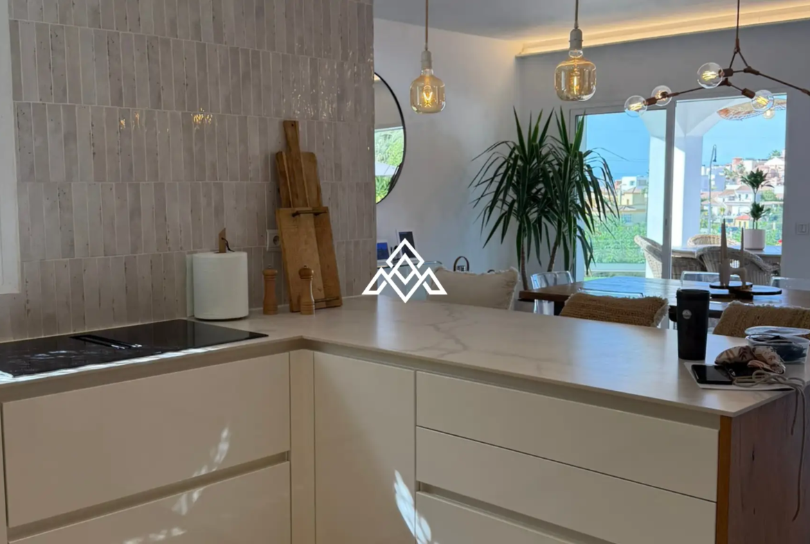 Riviera del Sol villa with private pool, sea views and modern renovated interior Costa del Sol