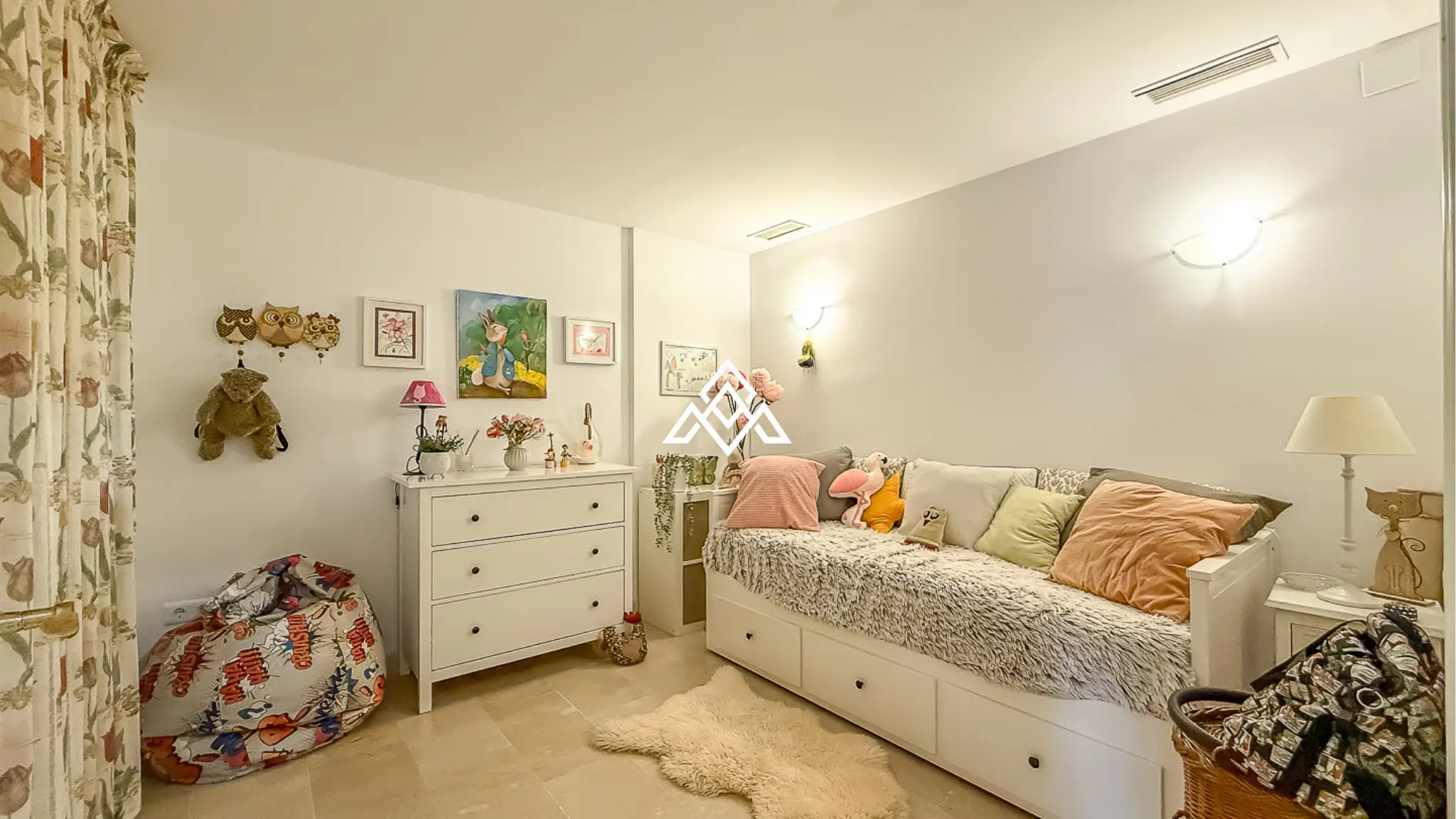 Elviria apartment with large terrace and garden area in Marbella