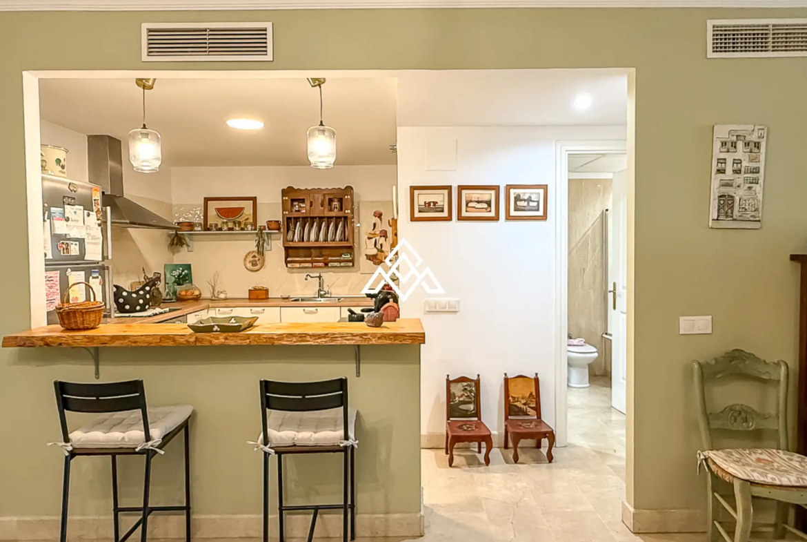 Elviria apartment with large terrace and garden area in Marbella