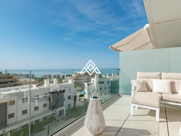 Higueron apartment with terrace and luxury resort facilities on Costa del Sol