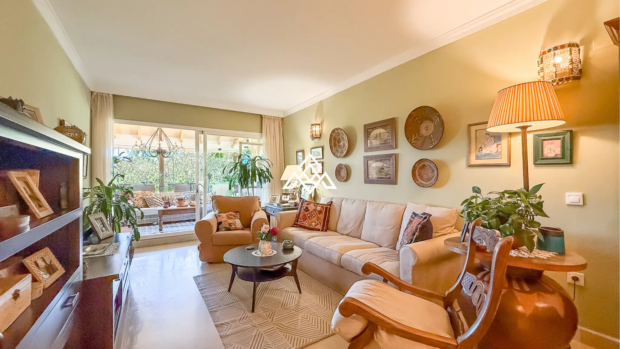 Elviria apartment with large terrace and garden area in Marbella