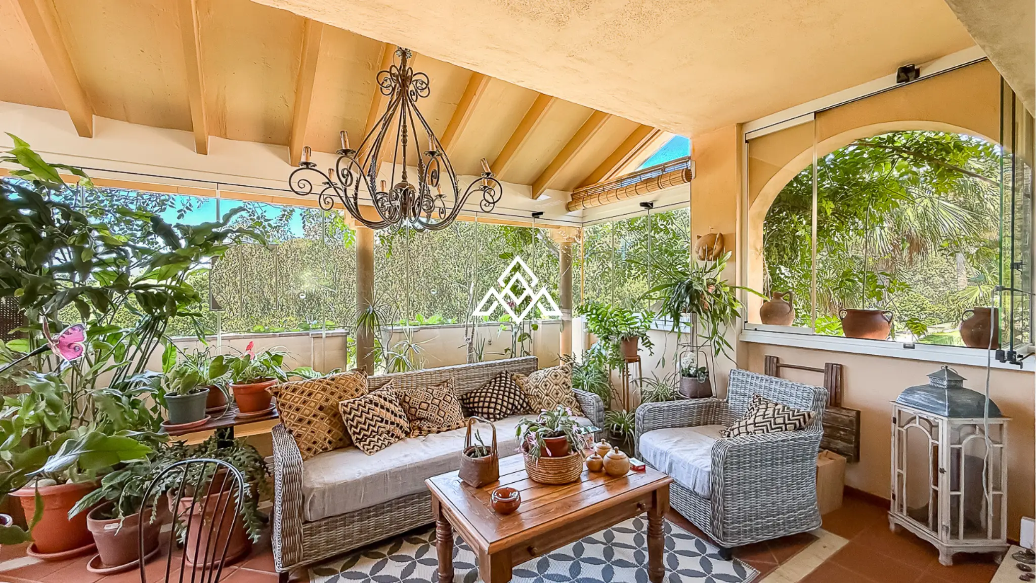 Elviria apartment with large terrace and garden area in Marbella