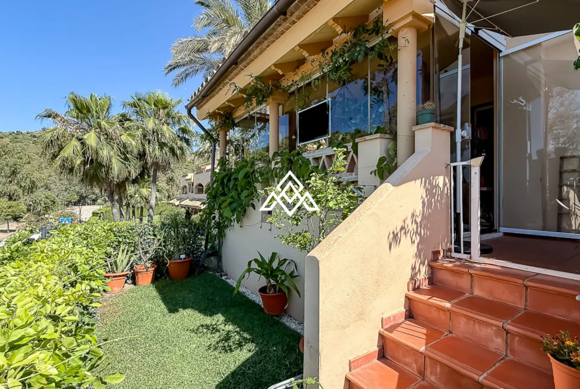 Elviria apartment with large terrace and garden area in Marbella