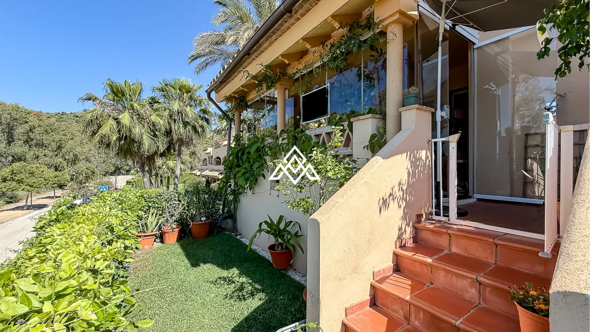 Elviria apartment with large terrace and garden area in Marbella