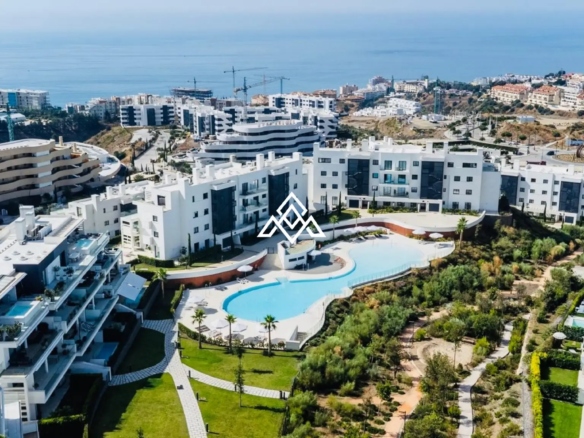 Higueron apartment with terrace and luxury resort facilities on Costa del Sol