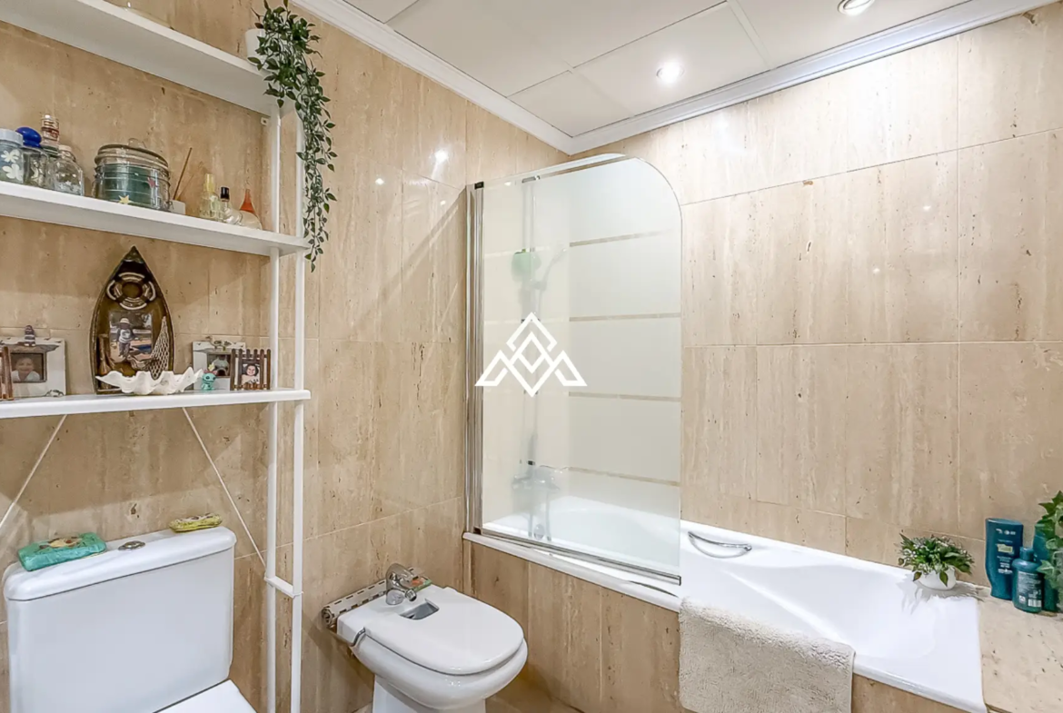 Elviria apartment with large terrace and garden area in Marbella