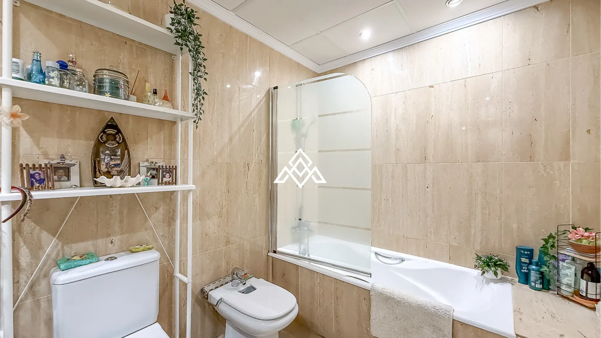 Elviria apartment with large terrace and garden area in Marbella