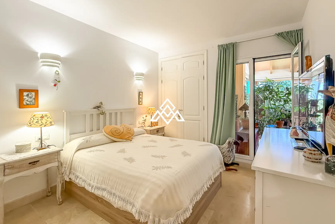 Elviria apartment with large terrace and garden area in Marbella
