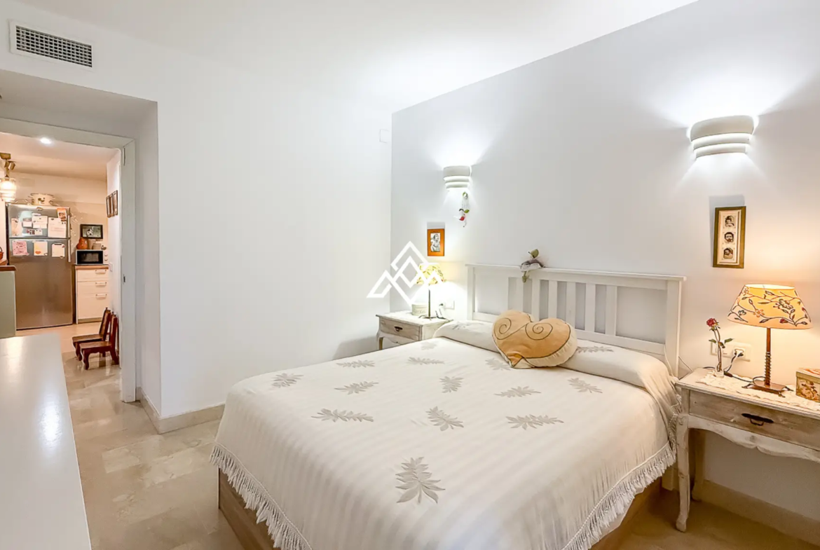 Elviria apartment with large terrace and garden area in Marbella