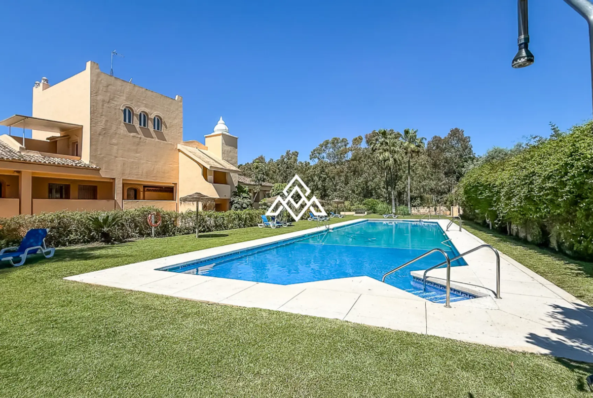 Elviria apartment with large terrace and garden area in Marbella