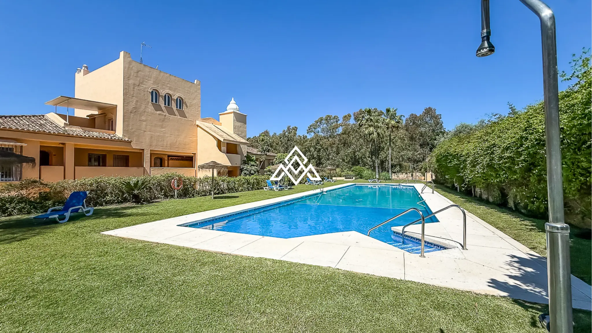 Elviria apartment with large terrace and garden area in Marbella