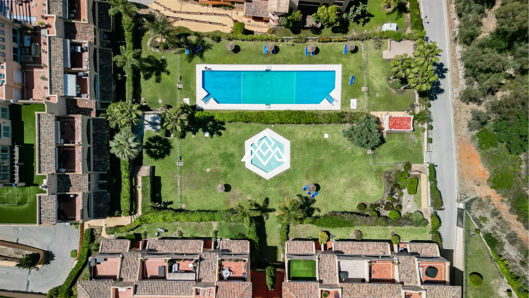 Elviria apartment with large terrace and garden area in Marbella