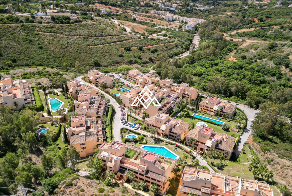Elviria apartment with large terrace and garden area in Marbella