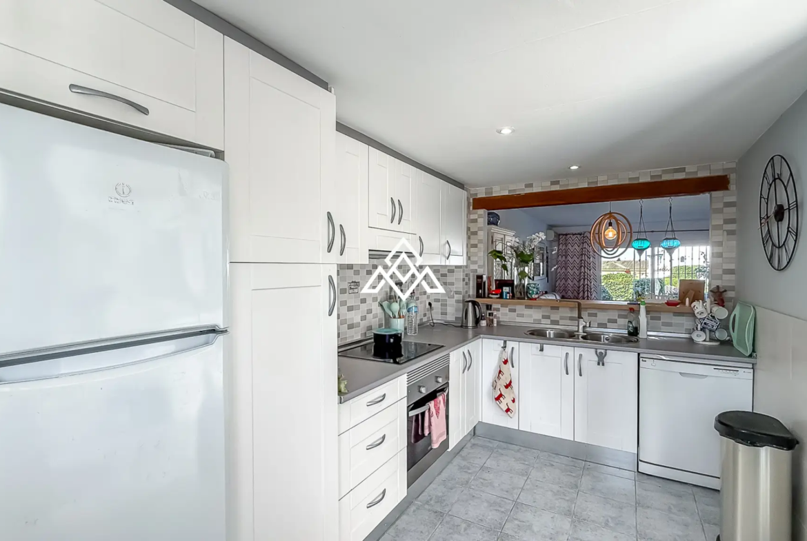 Nueva Atalaya home with private garden and sea views on Costa del Sol