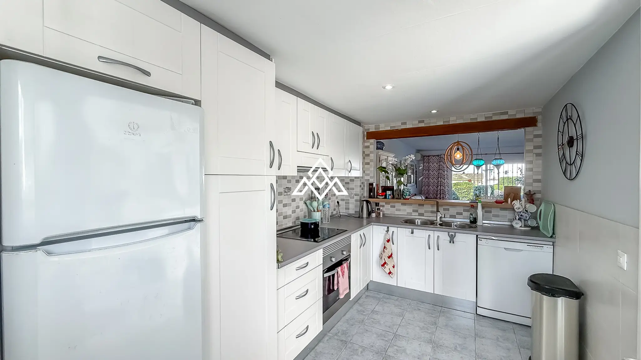 Nueva Atalaya home with private garden and sea views on Costa del Sol