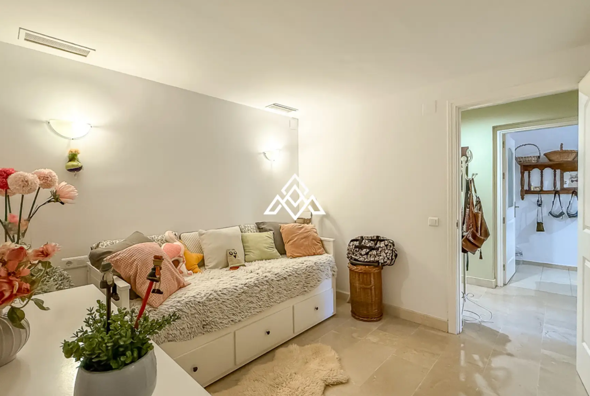 Elviria apartment with large terrace and garden area in Marbella