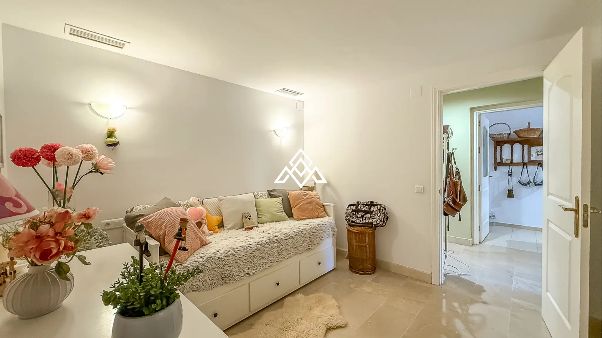 Elviria apartment with large terrace and garden area in Marbella