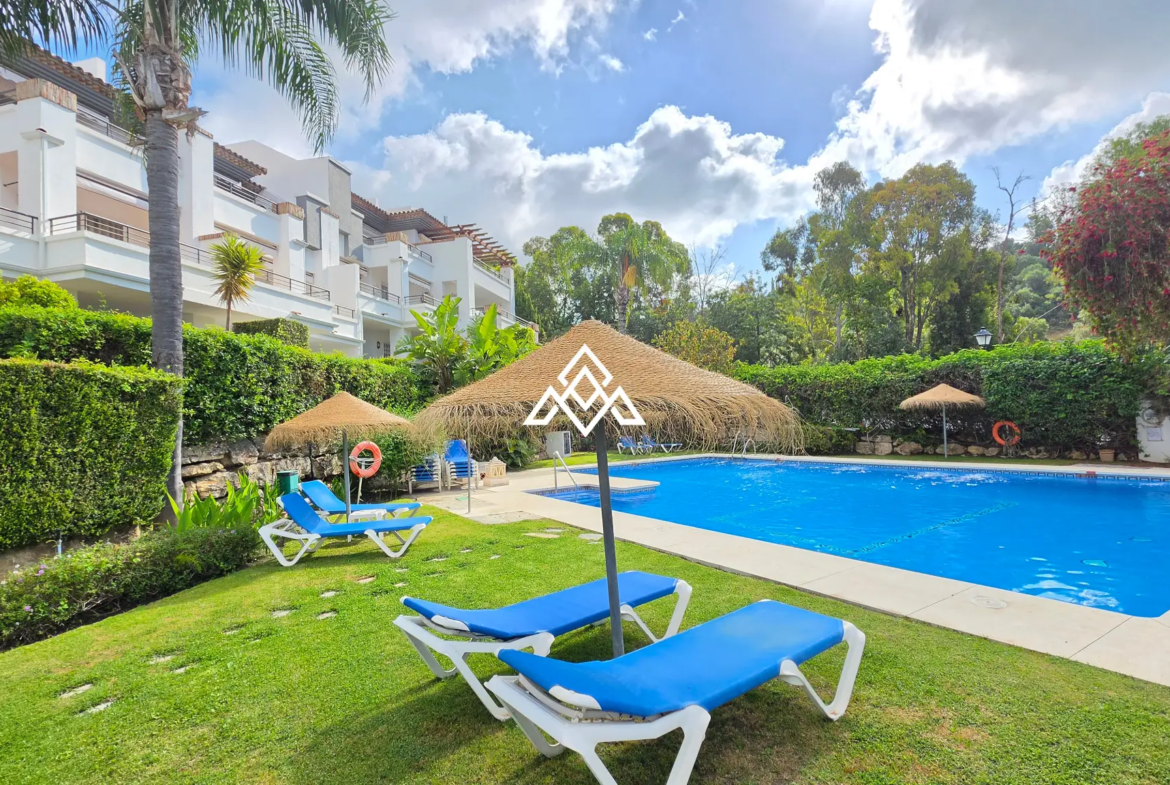 Los Arqueros penthouse with private solarium and panoramic views in Benahavís