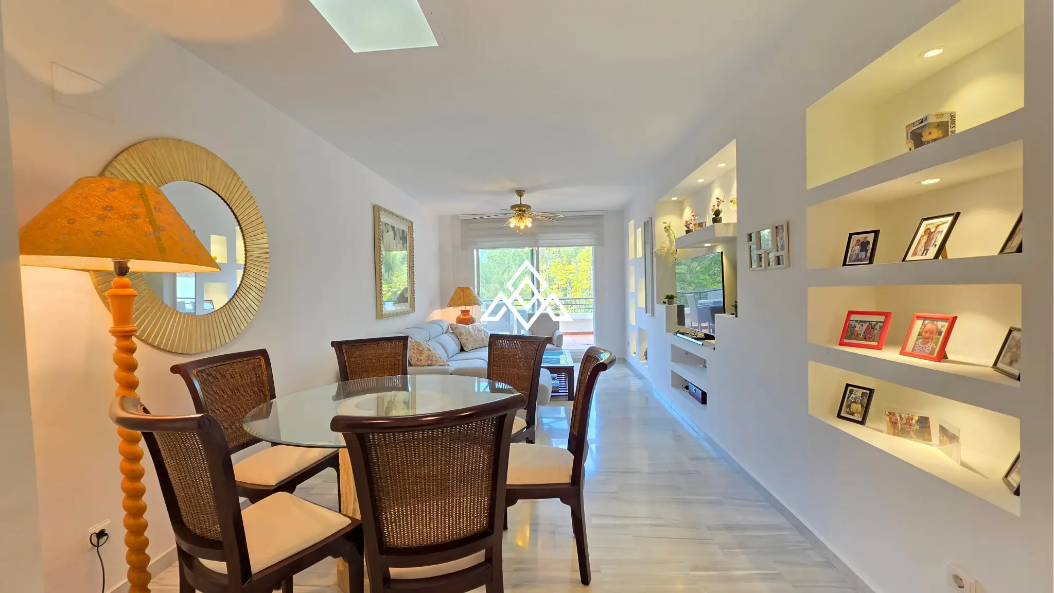 Los Arqueros penthouse with private solarium and panoramic views in Benahavís
