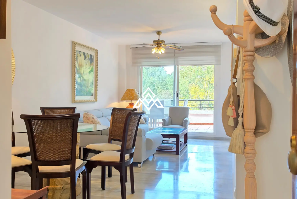 Los Arqueros penthouse with private solarium and panoramic views in Benahavís