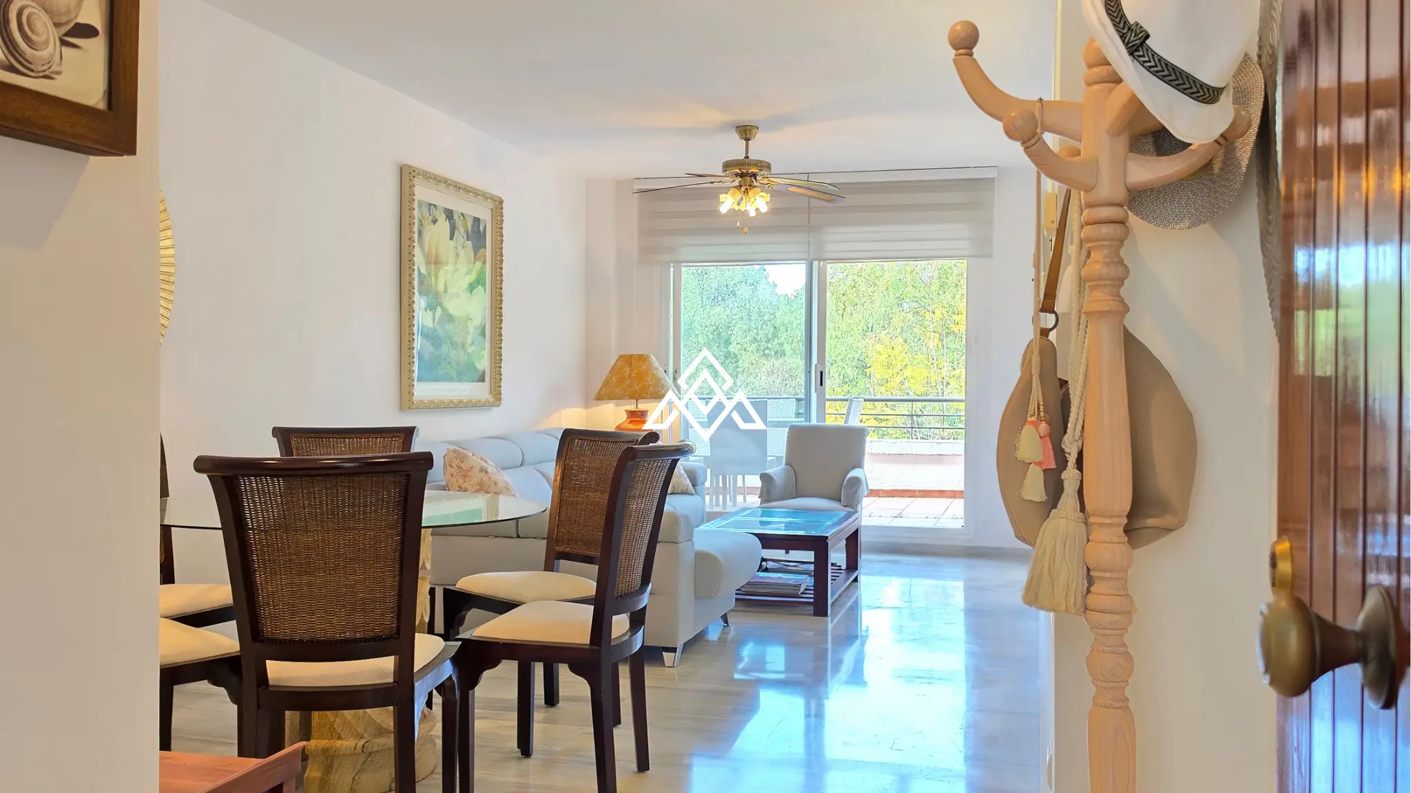 Los Arqueros penthouse with private solarium and panoramic views in Benahavís