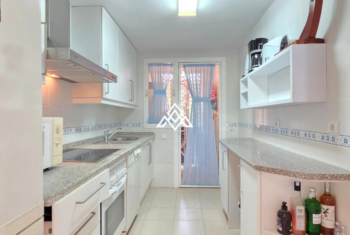 Los Arqueros penthouse with private solarium and panoramic views in Benahavís