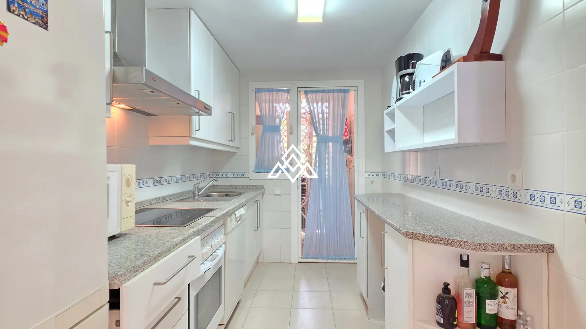 Los Arqueros penthouse with private solarium and panoramic views in Benahavís