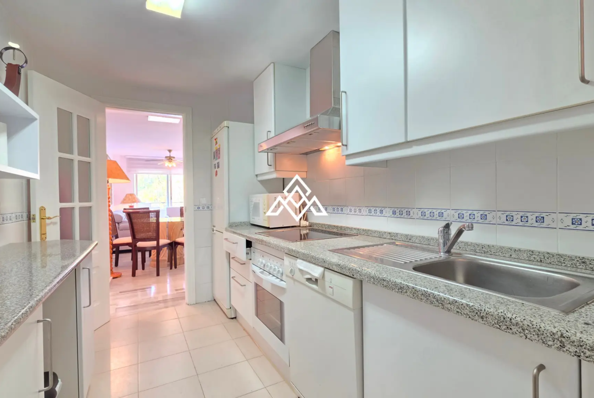 Los Arqueros penthouse with private solarium and panoramic views in Benahavís