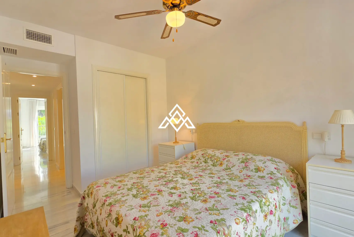Los Arqueros penthouse with private solarium and panoramic views in Benahavís