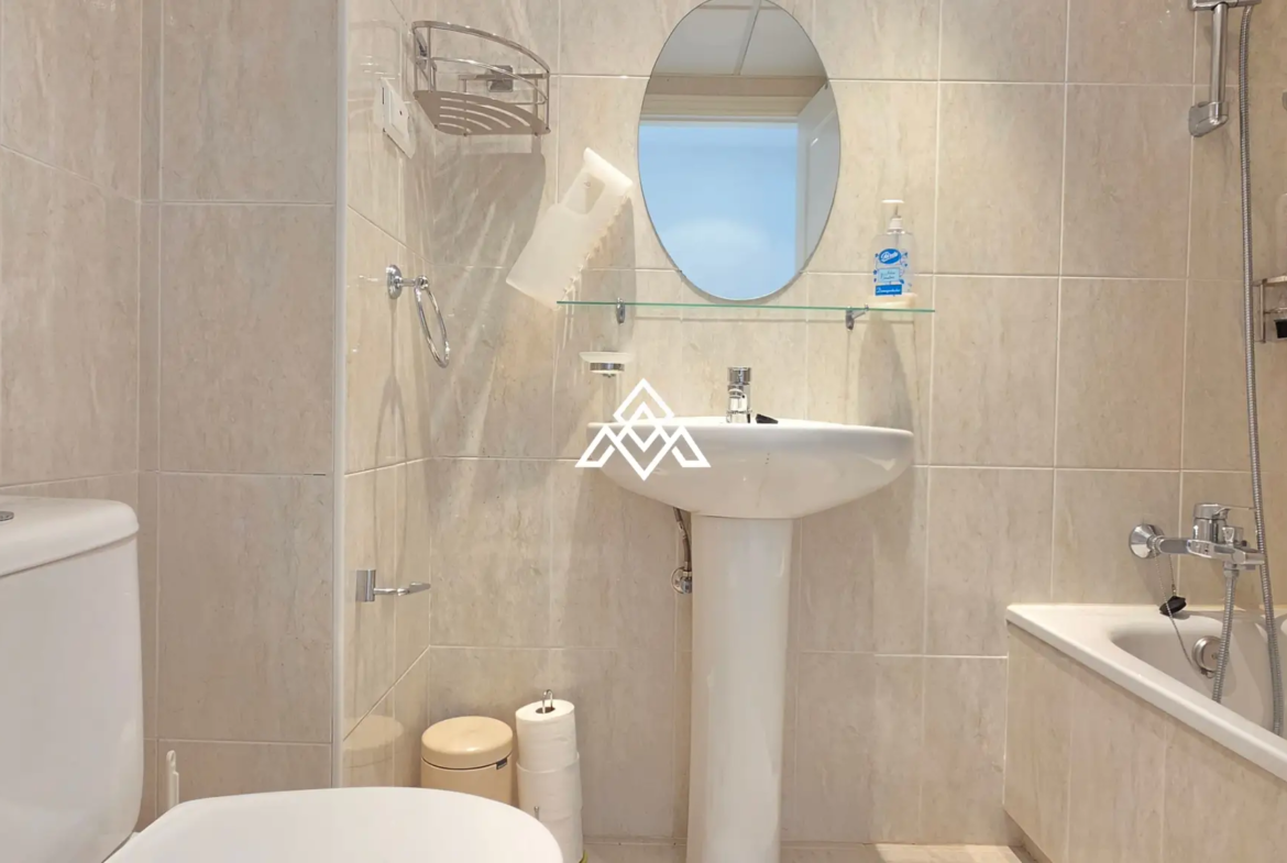 Los Arqueros penthouse with private solarium and panoramic views in Benahavís