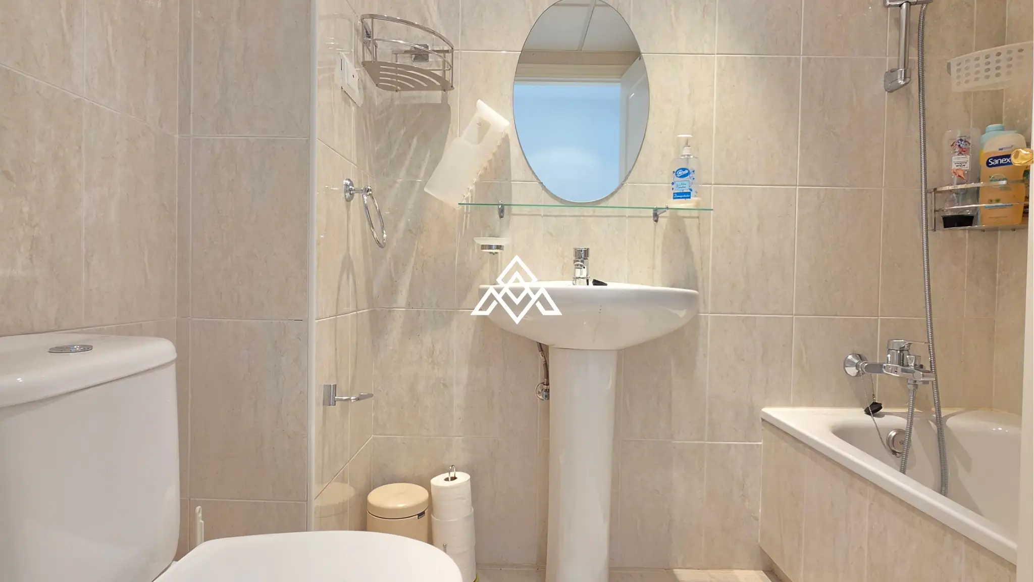 Los Arqueros penthouse with private solarium and panoramic views in Benahavís