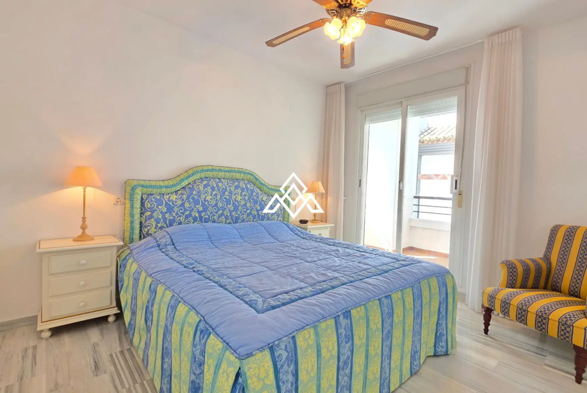 Los Arqueros penthouse with private solarium and panoramic views in Benahavís