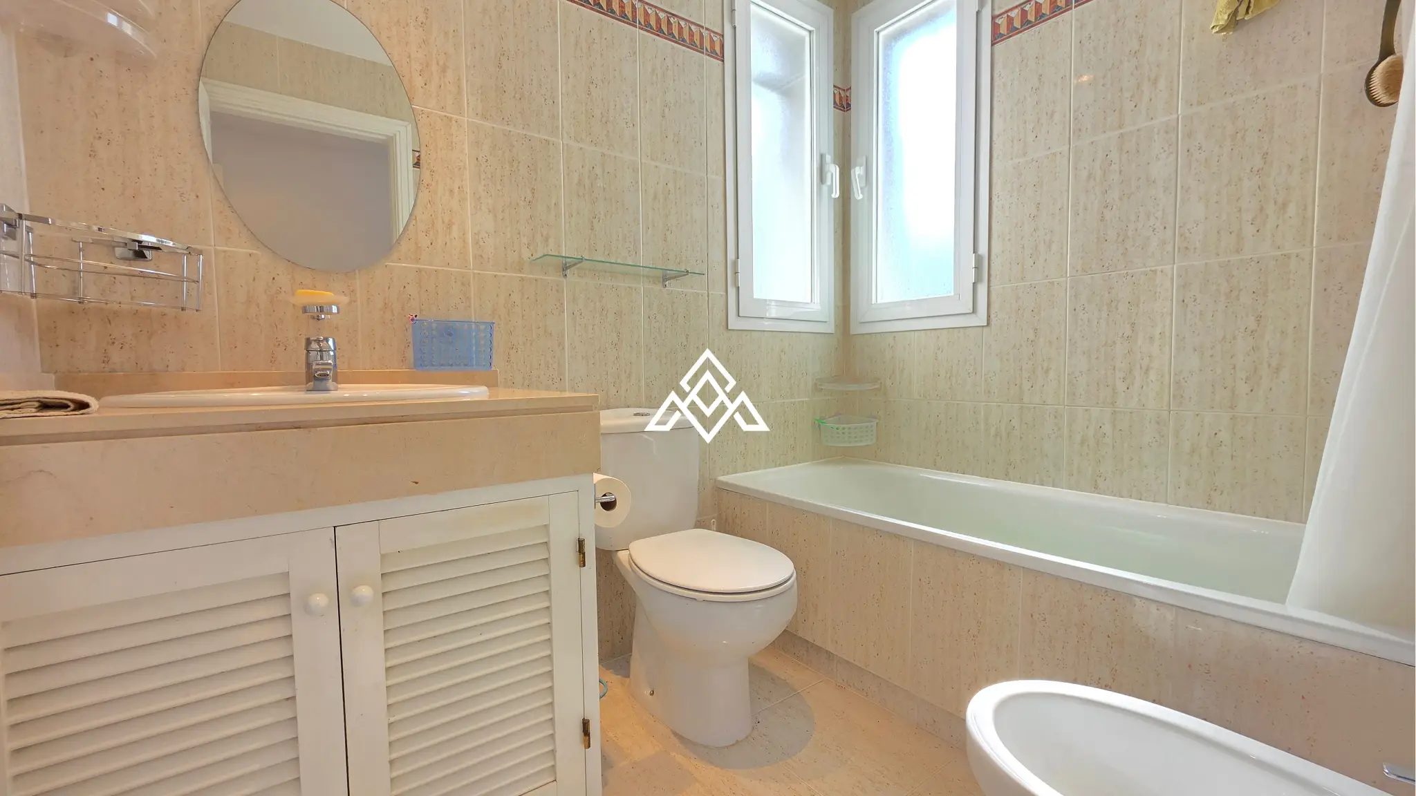 Los Arqueros penthouse with private solarium and panoramic views in Benahavís