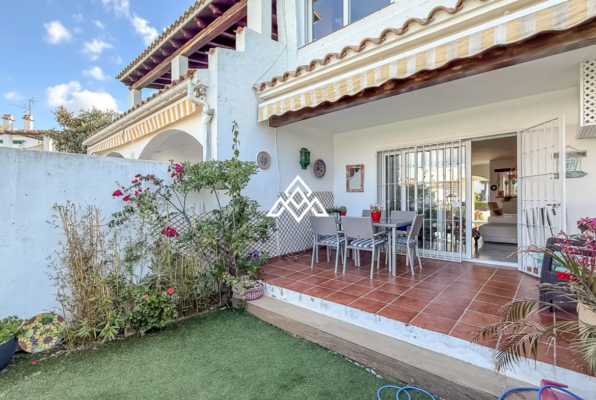 Nueva Atalaya home with private garden and sea views on Costa del Sol