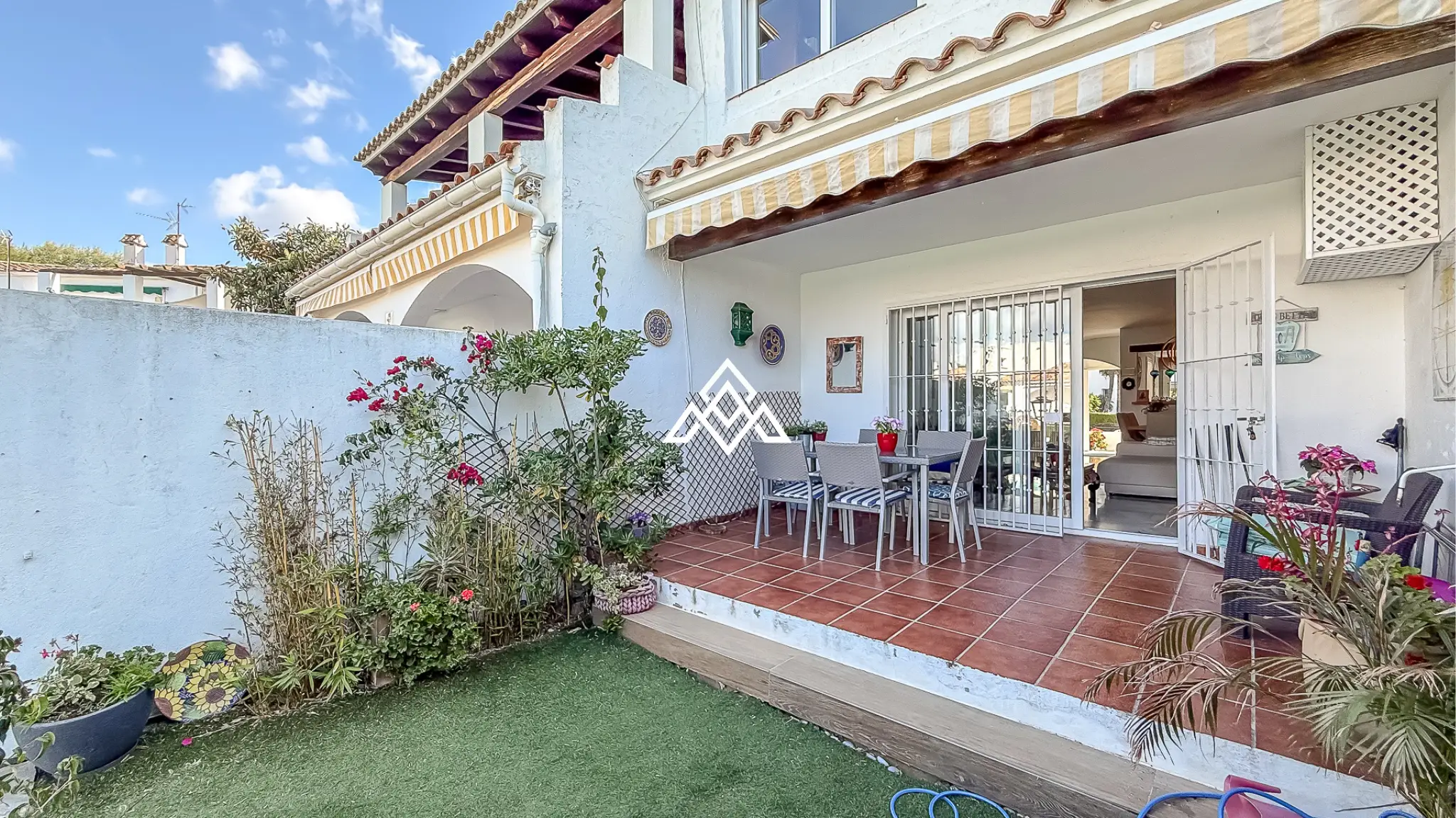 Nueva Atalaya home with private garden and sea views on Costa del Sol