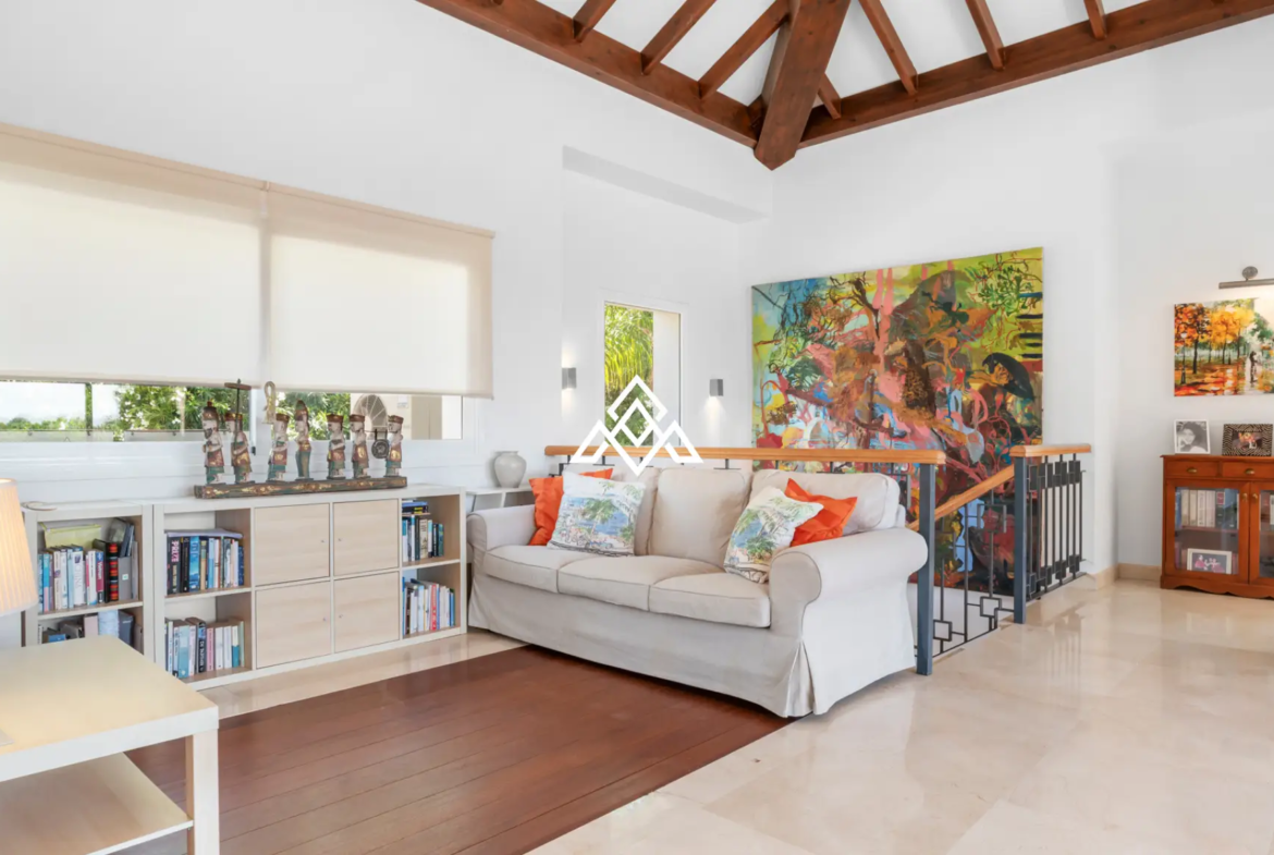Paraiso Alto villa with sea views and Andalusian design in Benahavís