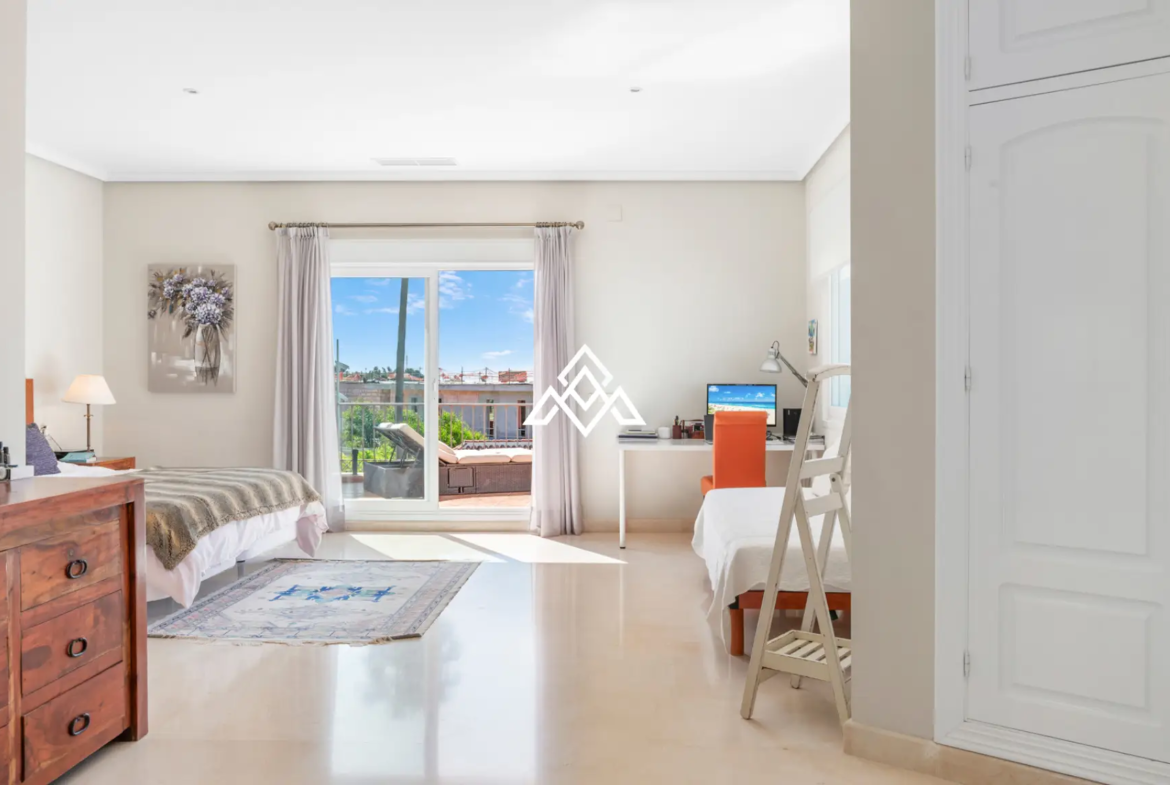 Paraiso Alto villa with sea views and Andalusian design in Benahavís