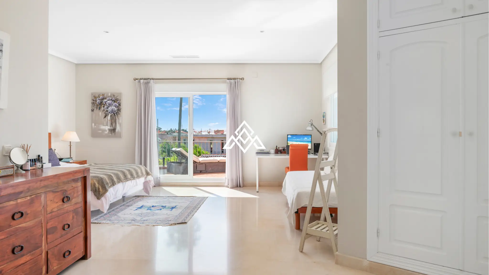 Paraiso Alto villa with sea views and Andalusian design in Benahavís