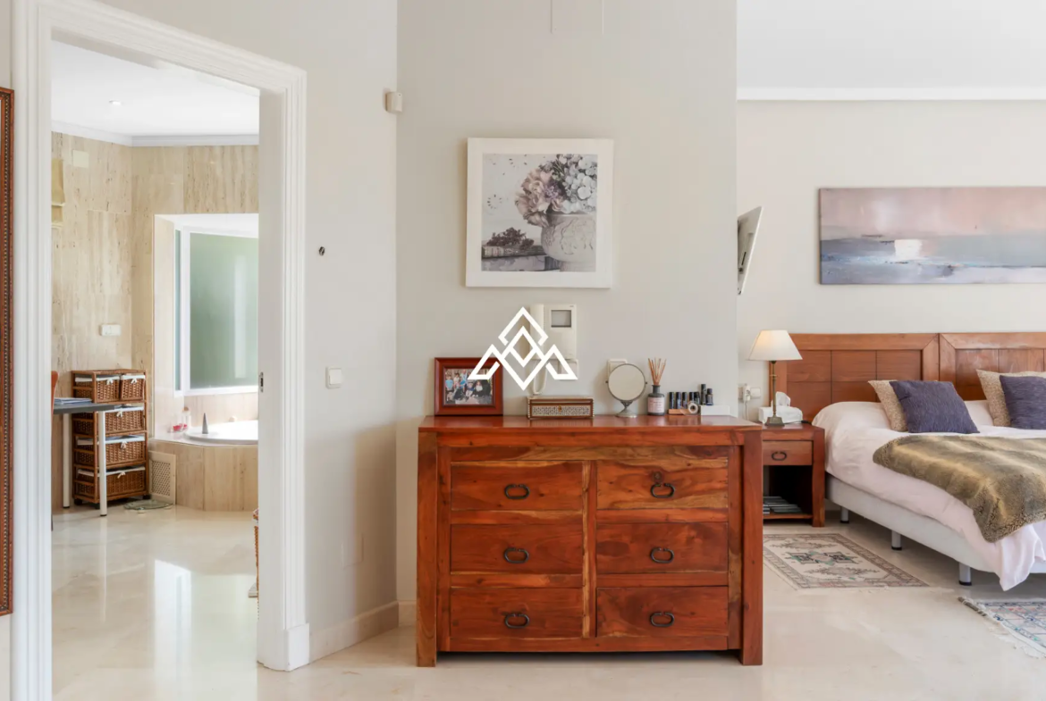 Paraiso Alto villa with sea views and Andalusian design in Benahavís
