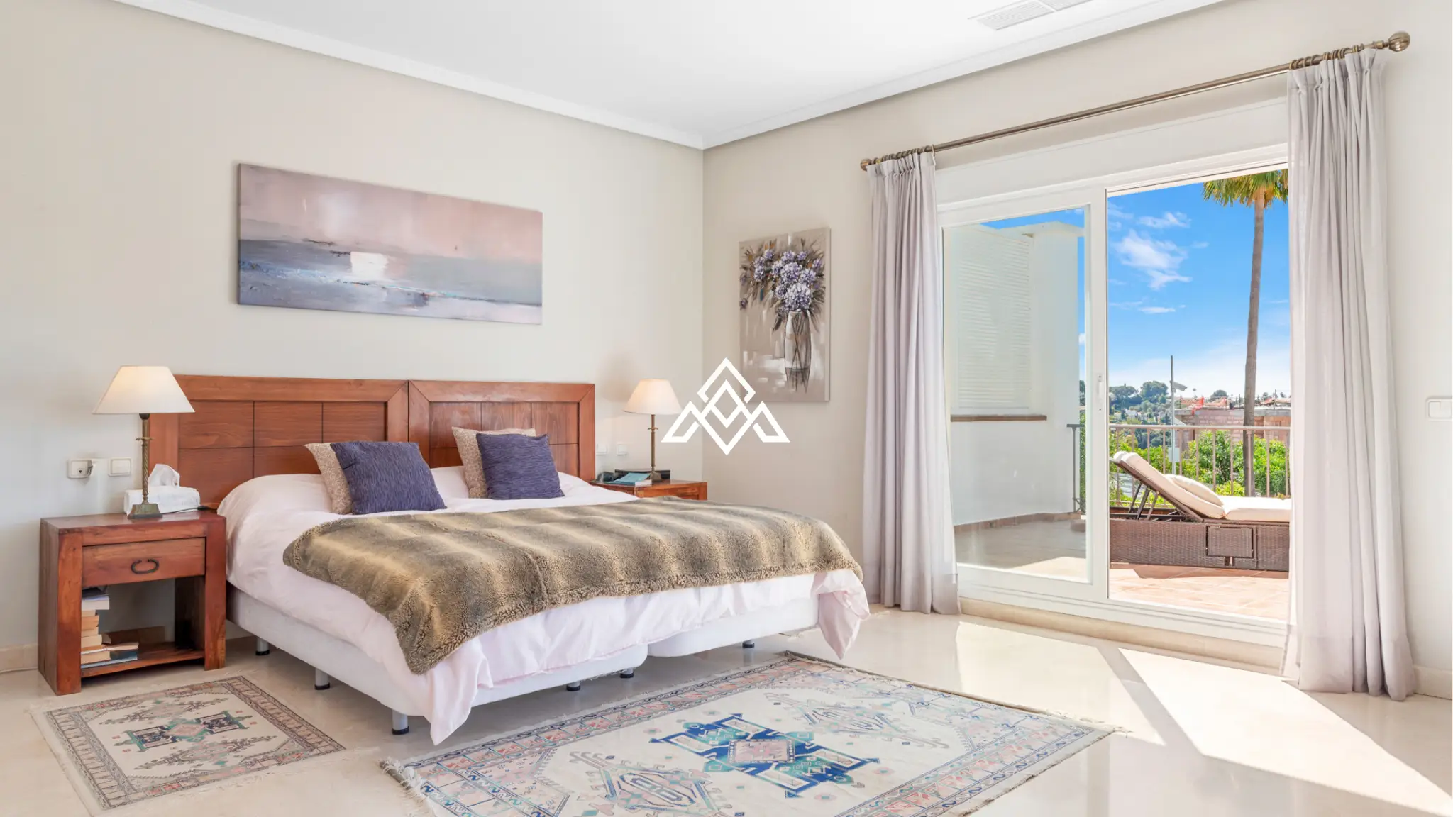 Paraiso Alto villa with sea views and Andalusian design in Benahavís