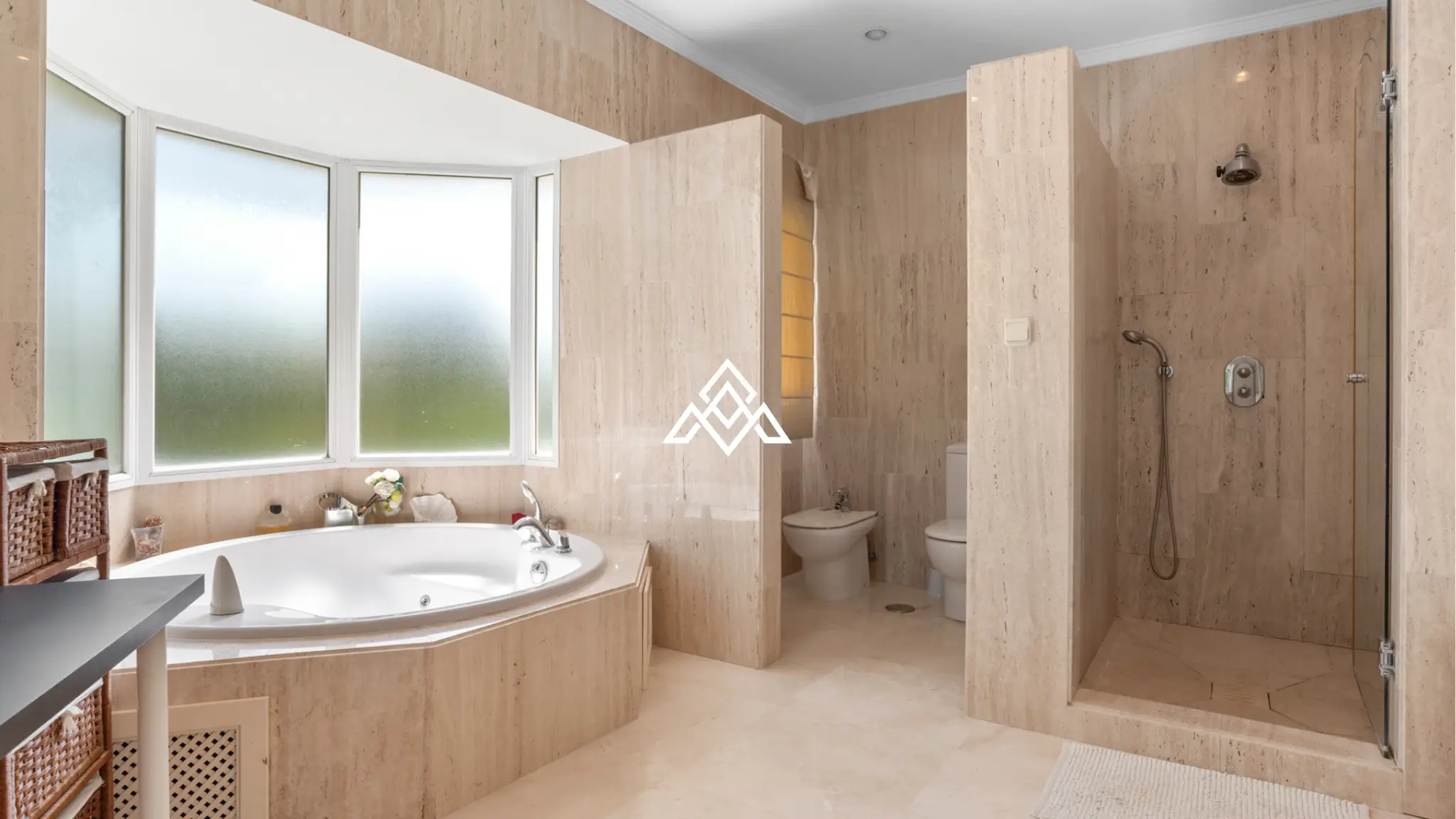 Paraiso Alto villa with sea views and Andalusian design in Benahavís