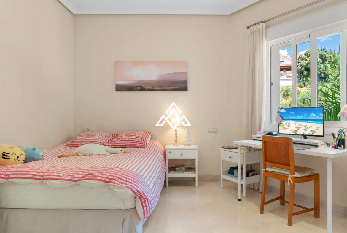 Paraiso Alto villa with sea views and Andalusian design in Benahavís