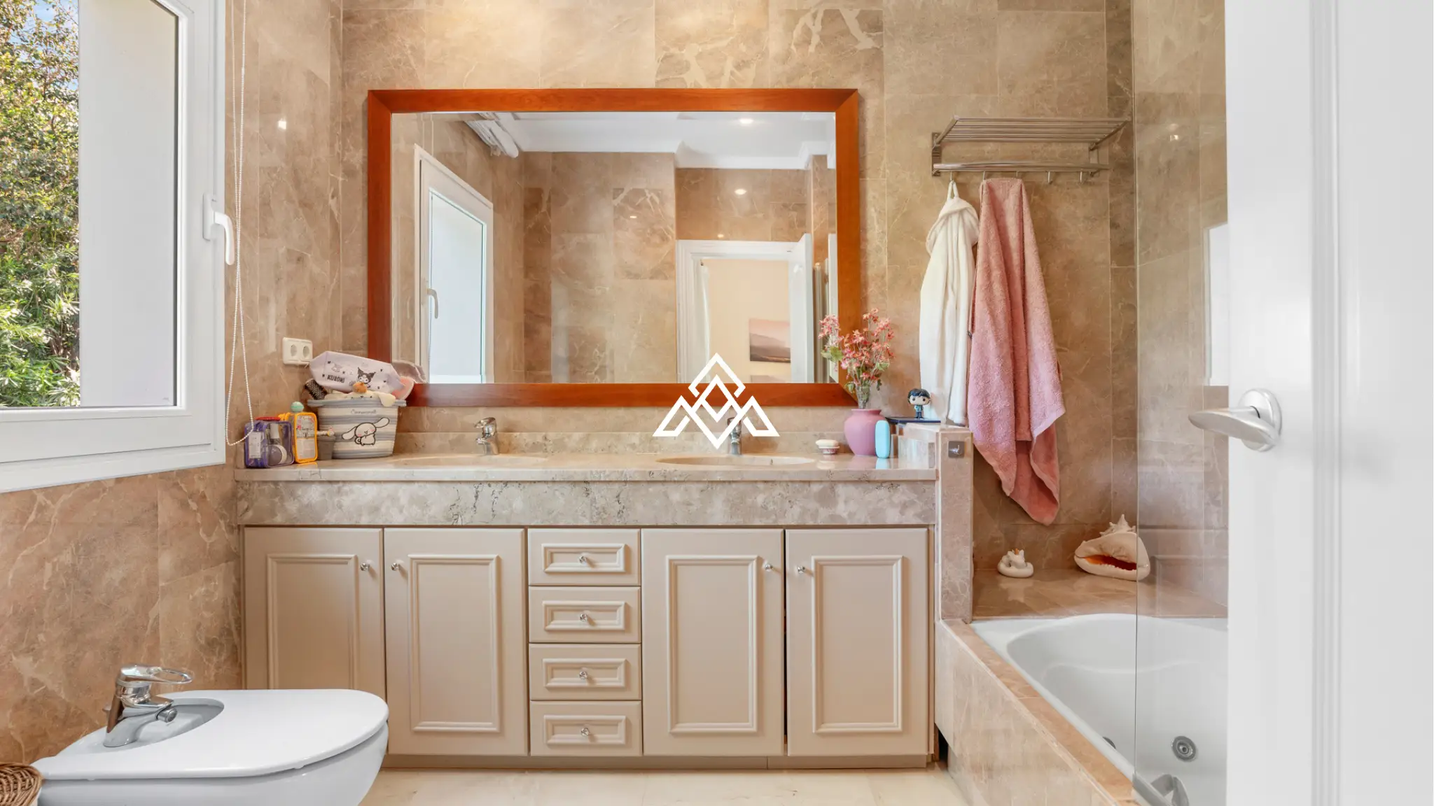 Paraiso Alto villa with sea views and Andalusian design in Benahavís
