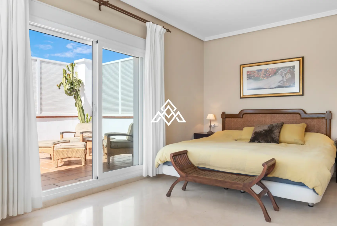 Paraiso Alto villa with sea views and Andalusian design in Benahavís