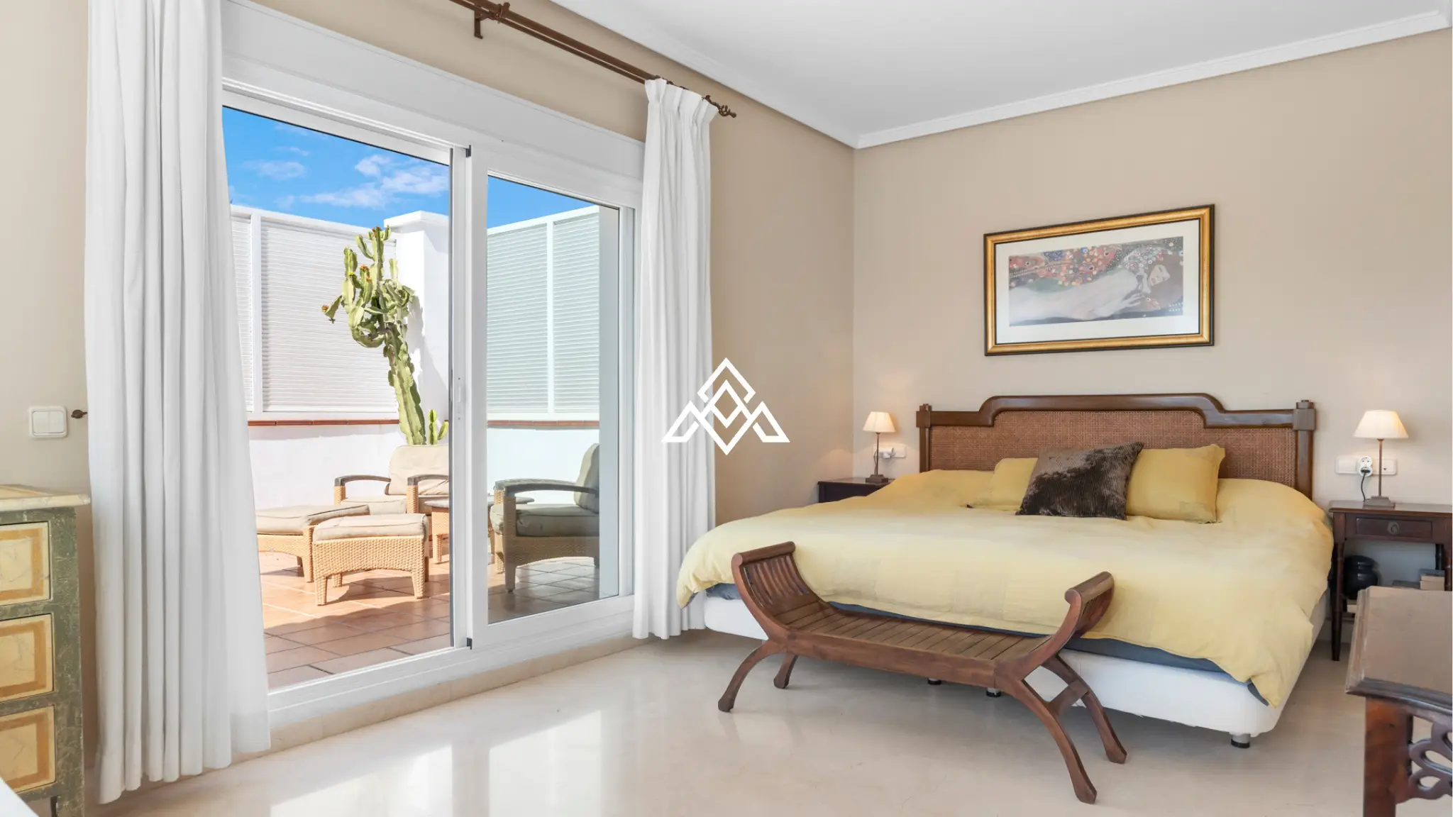 Paraiso Alto villa with sea views and Andalusian design in Benahavís