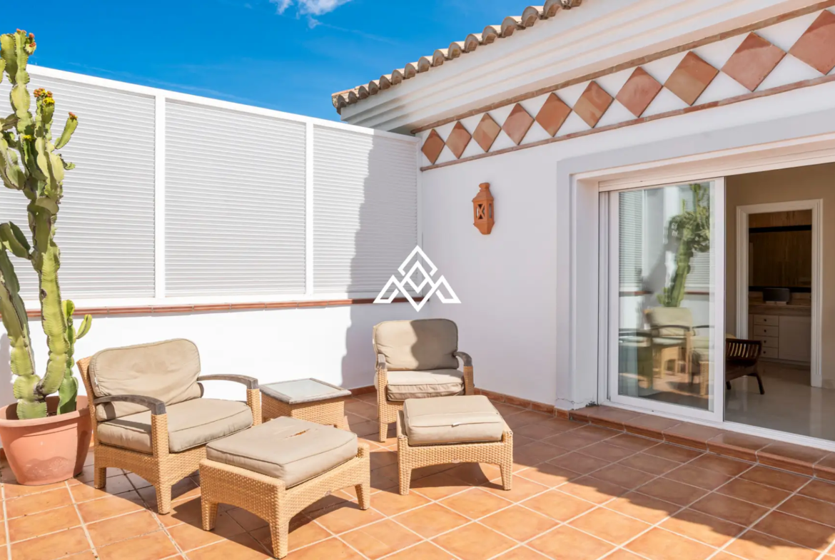 Paraiso Alto villa with sea views and Andalusian design in Benahavís