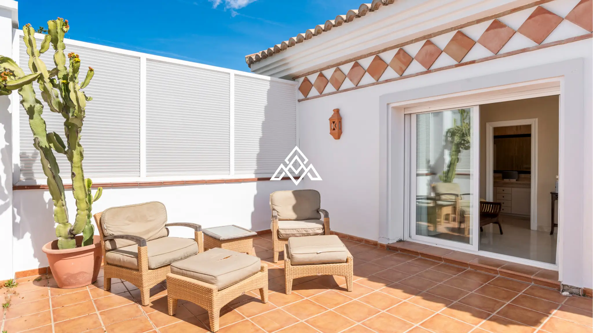Paraiso Alto villa with sea views and Andalusian design in Benahavís
